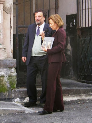 fig. 6 -Achille ed Elvira a San Potito, fuori palazzo spuntatore - 16 aprile 2007.jpg